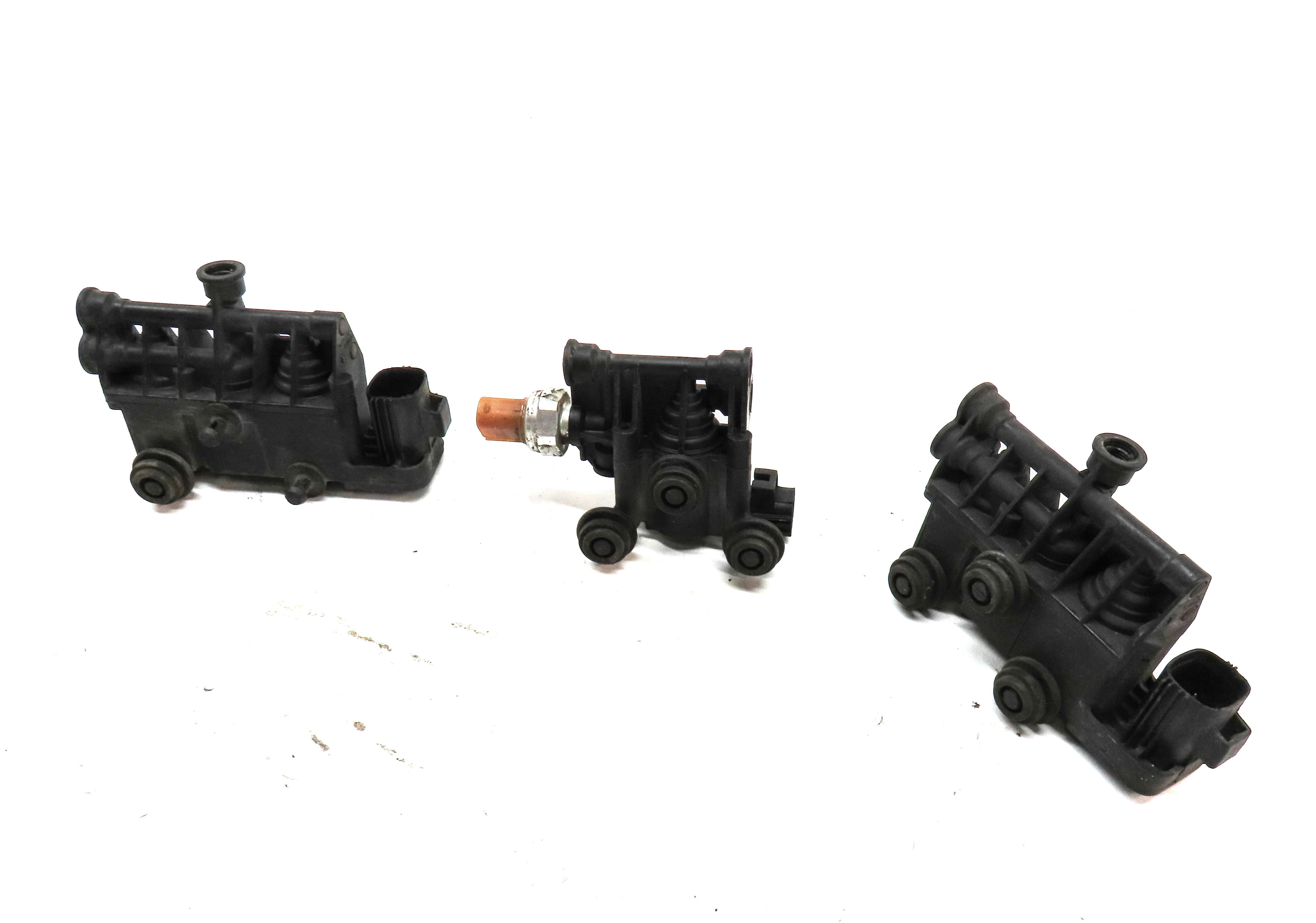 2009 LAND RANGE ROVER SPORT L320 AIR RIDE SUSPENSION TRANSFER RELIEF VALVE SET 3 — exact item pictured